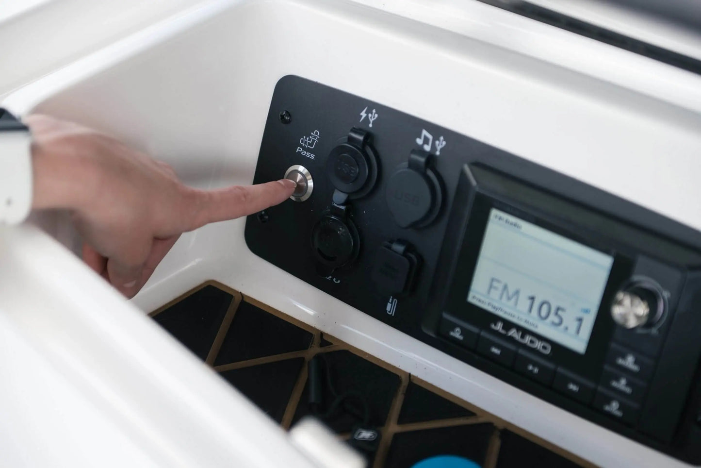 Ingenity GS22E Modern Electric Luxury Boat