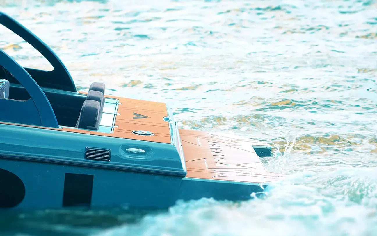 Volta 260e Electric Boat Clean Design