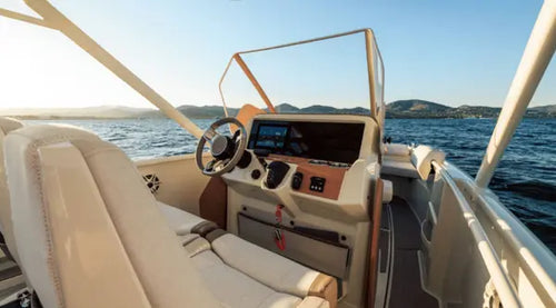 axopar_axe_electric_boat_interior_helm