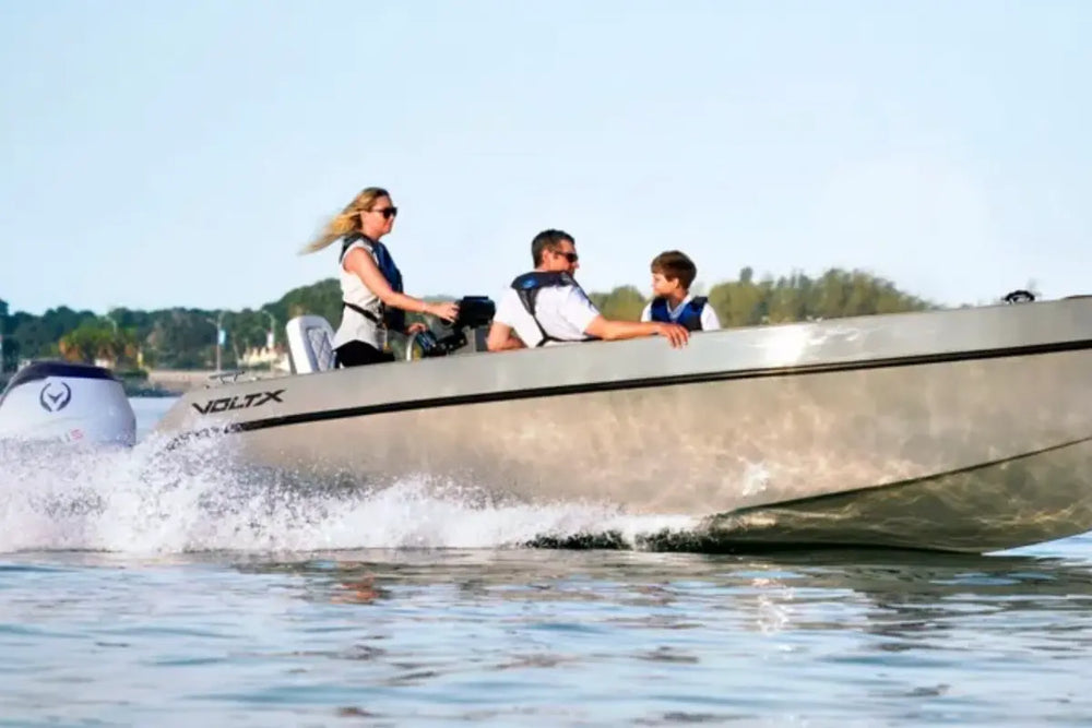 vision_marine_volt_x_on_water