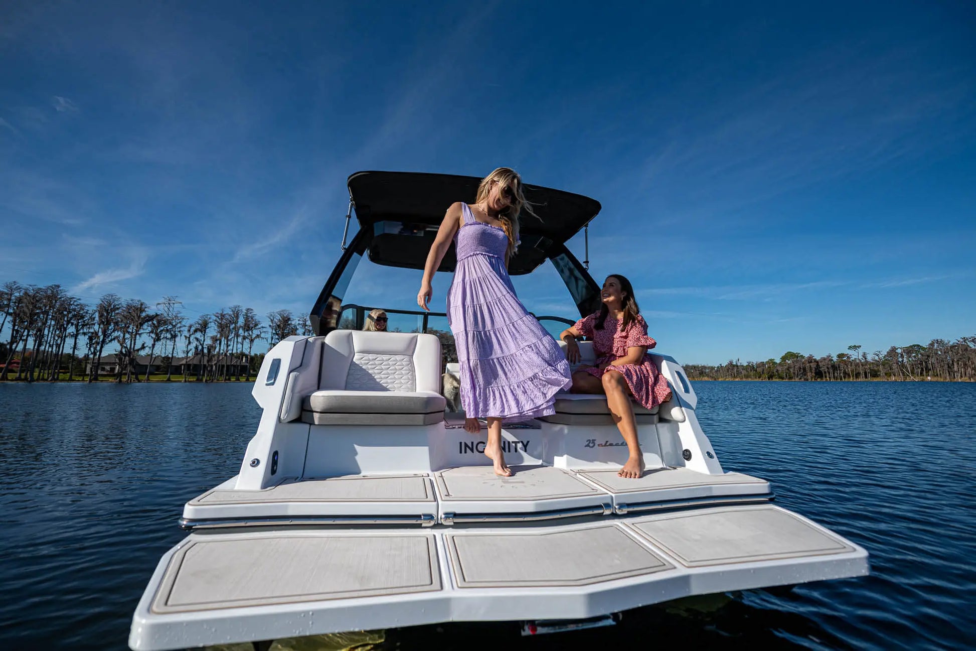 Ingenity EL Series Electric Luxury Boat Ingenity