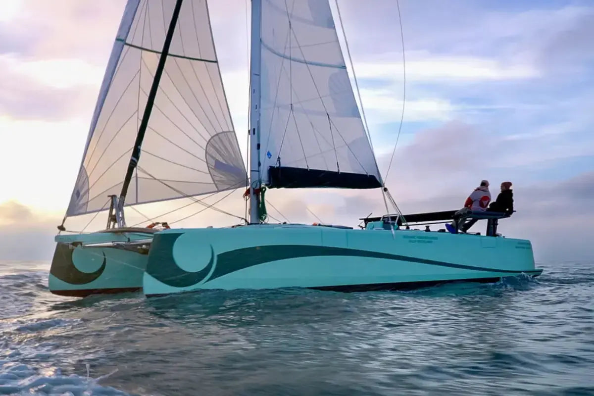 la_bella_verde_lbv35_electric_catamaran_on_water