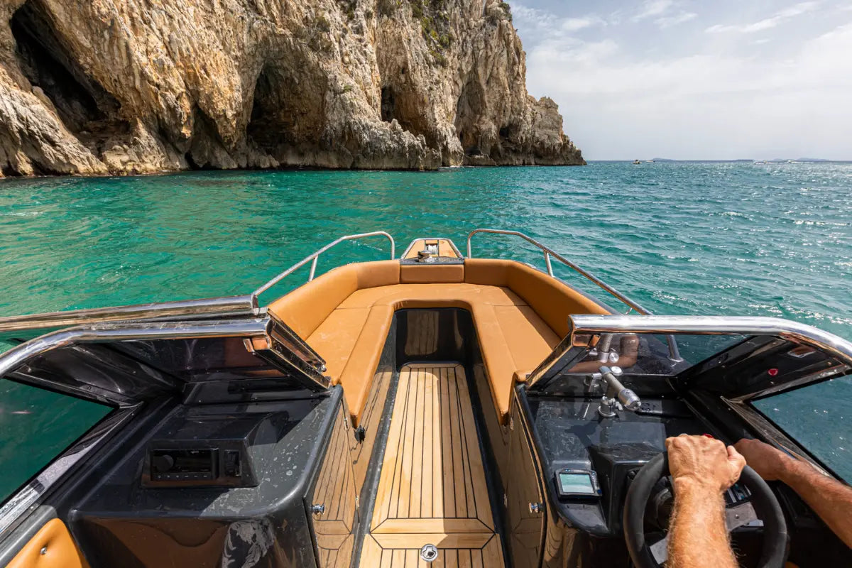 magonis_wave_e550_electric_boat_deck