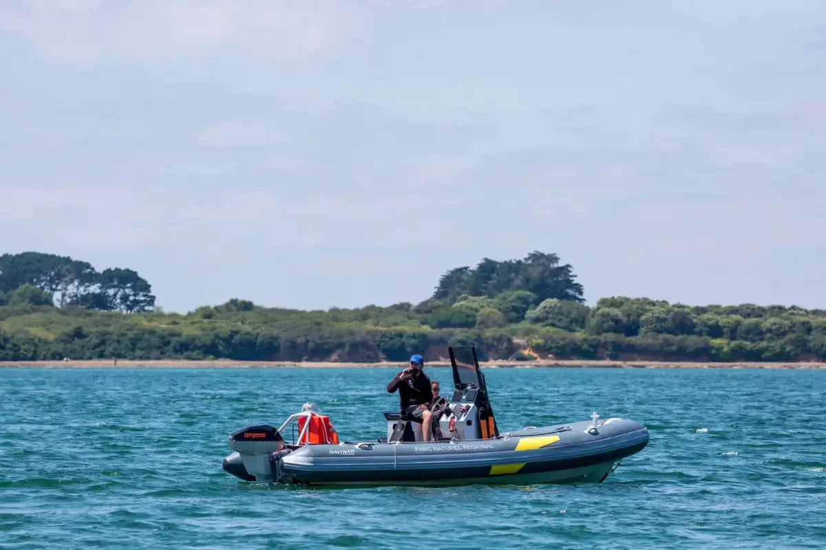 naviwatt_zenpro_580_rigid_inflatable_boat_cruising