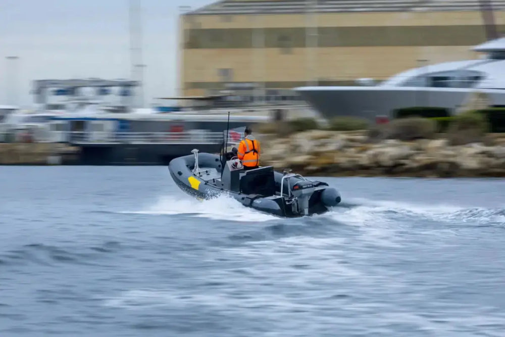 naviwatt_zenpro_580_rigid_inflatable_boat_high_speed