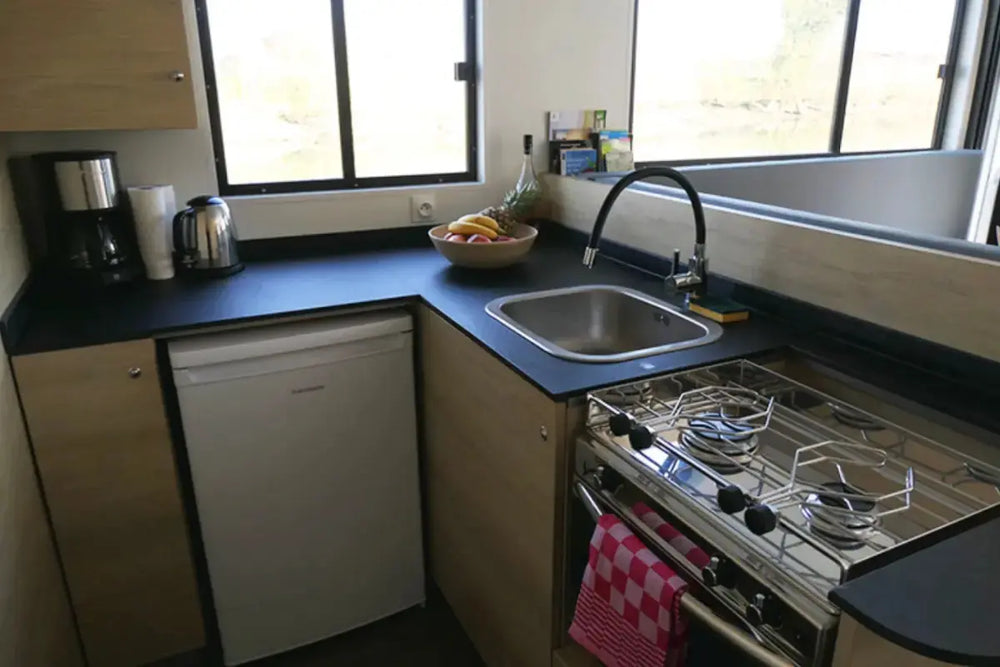 naviwatt_zenriver_electric_boat_kitchen