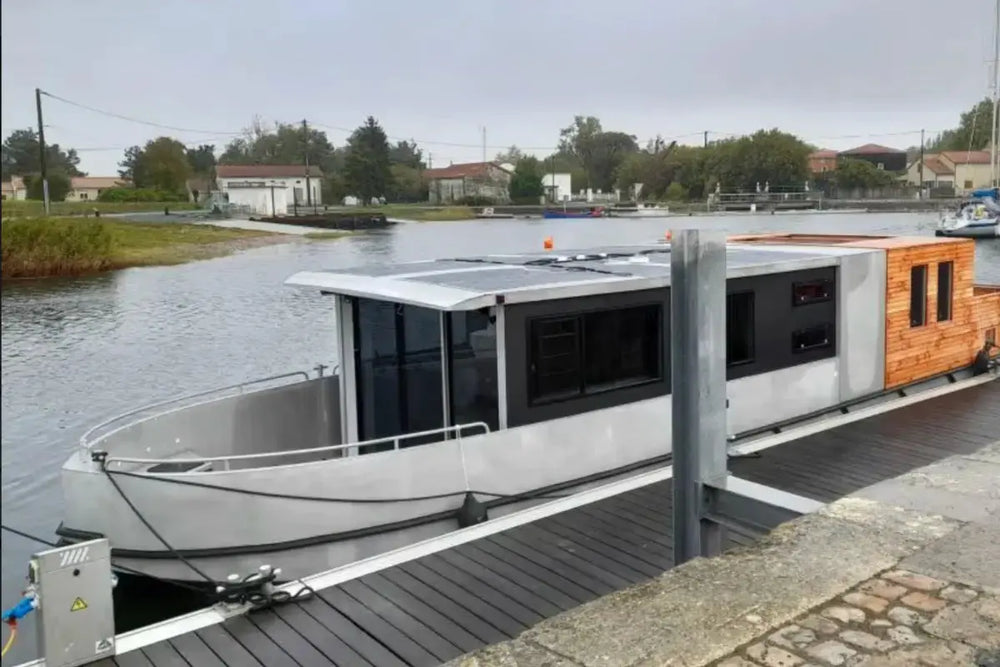 naviwatt_zenriver_electric_house_boat_exterior