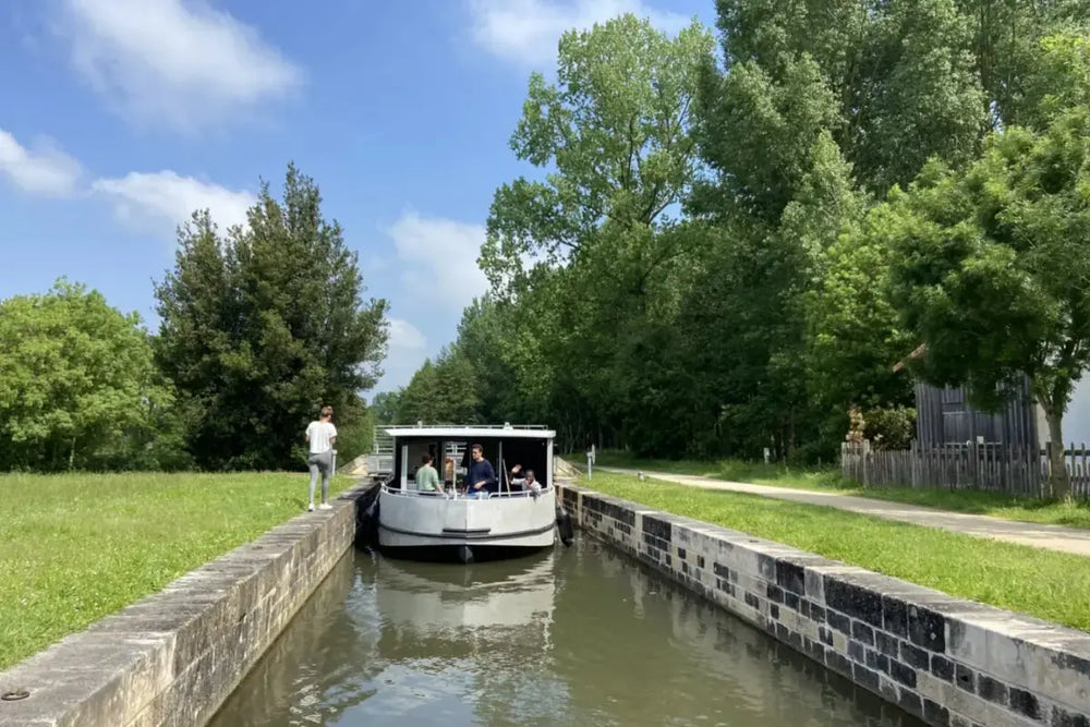 naviwatt_zenriver_electric_river_cruise_in_use