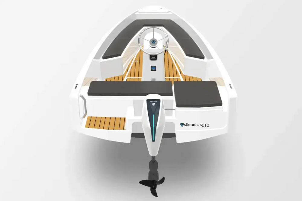 silennis_s010_electric_day_boat_stern