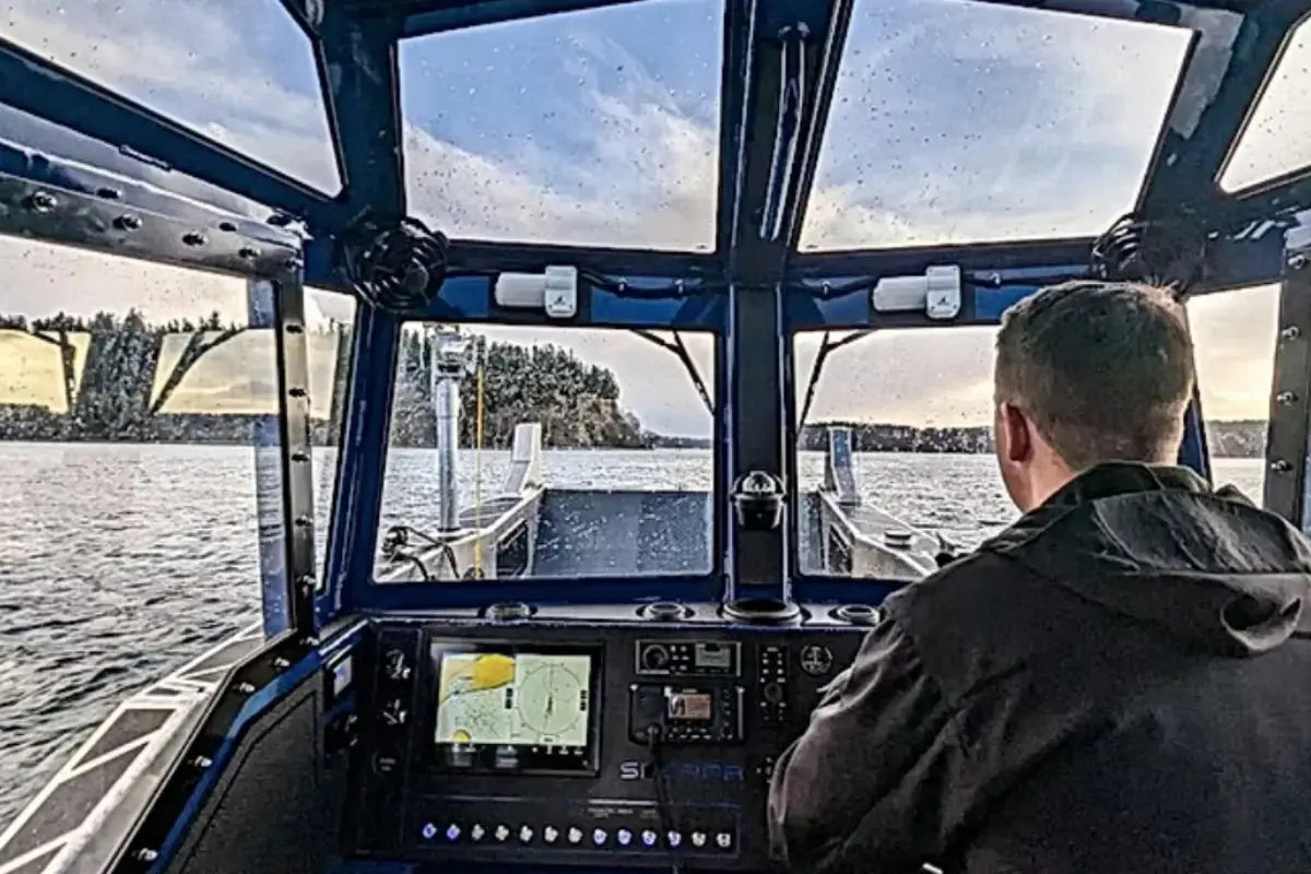 silverback_marine_sherpa24_electric_landing_craft_helm