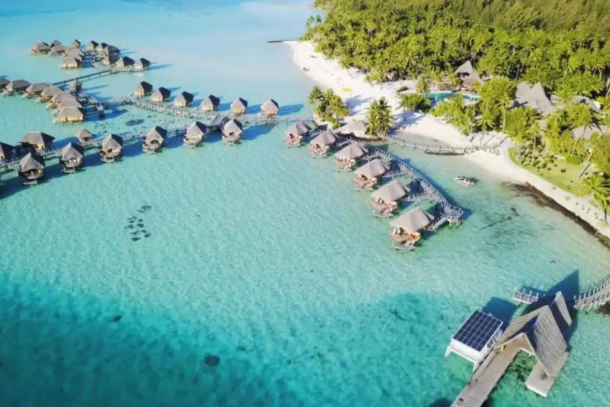 soel_yachts_soelcat_12_electric_catamaran_docked