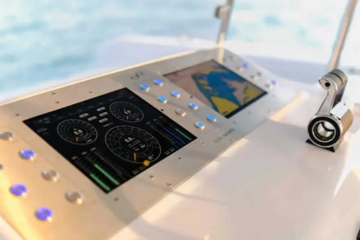 soel_yachts_soelcat_12_electric_catamaran_helm