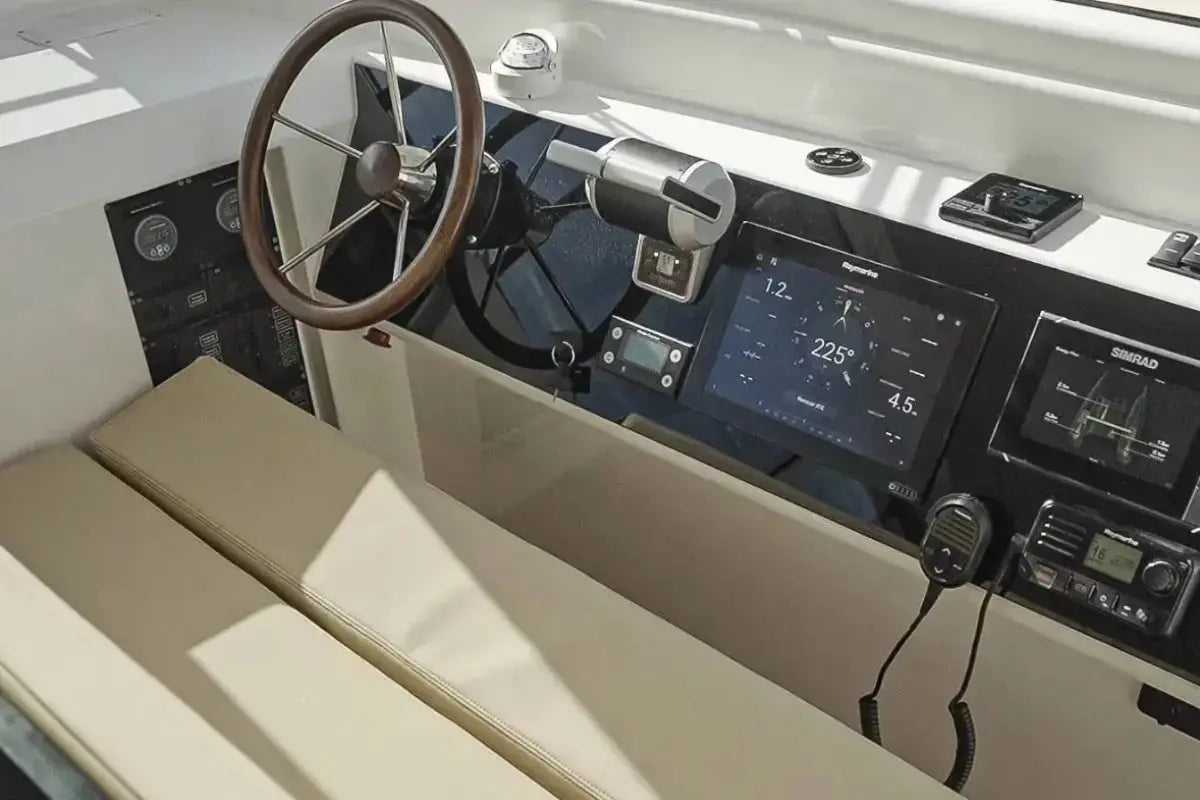sun_concept_cat12_cruise_electric_boat_navigation_screen
