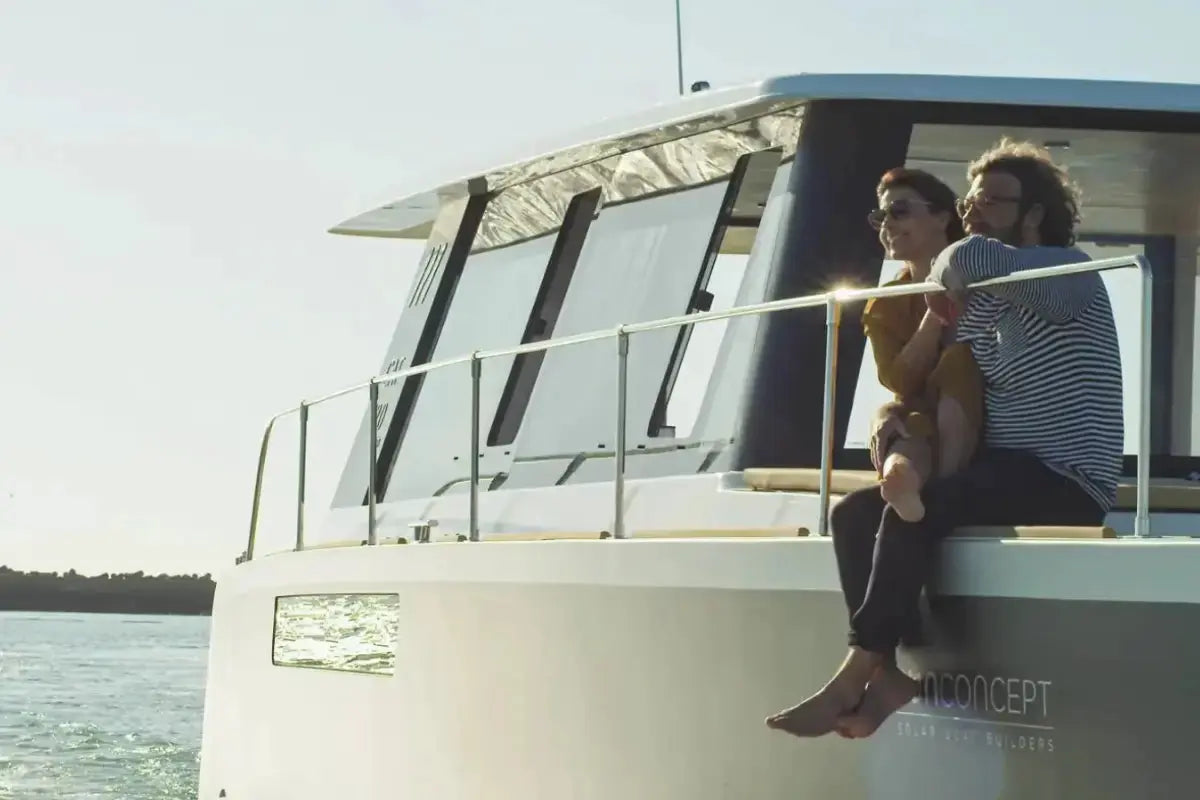 sun_concept_cat12_cruise_electric_boat_people_on_deck