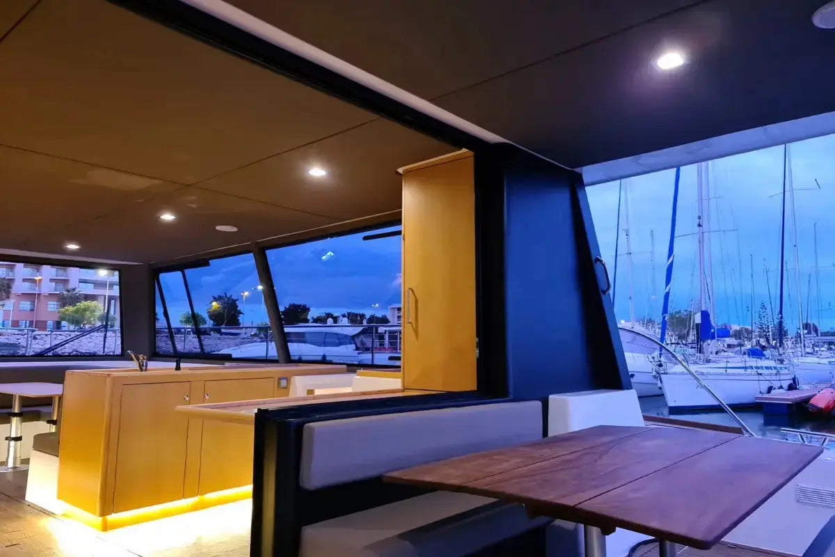 sun_concept_cat12_cruise_electric_boat_seating