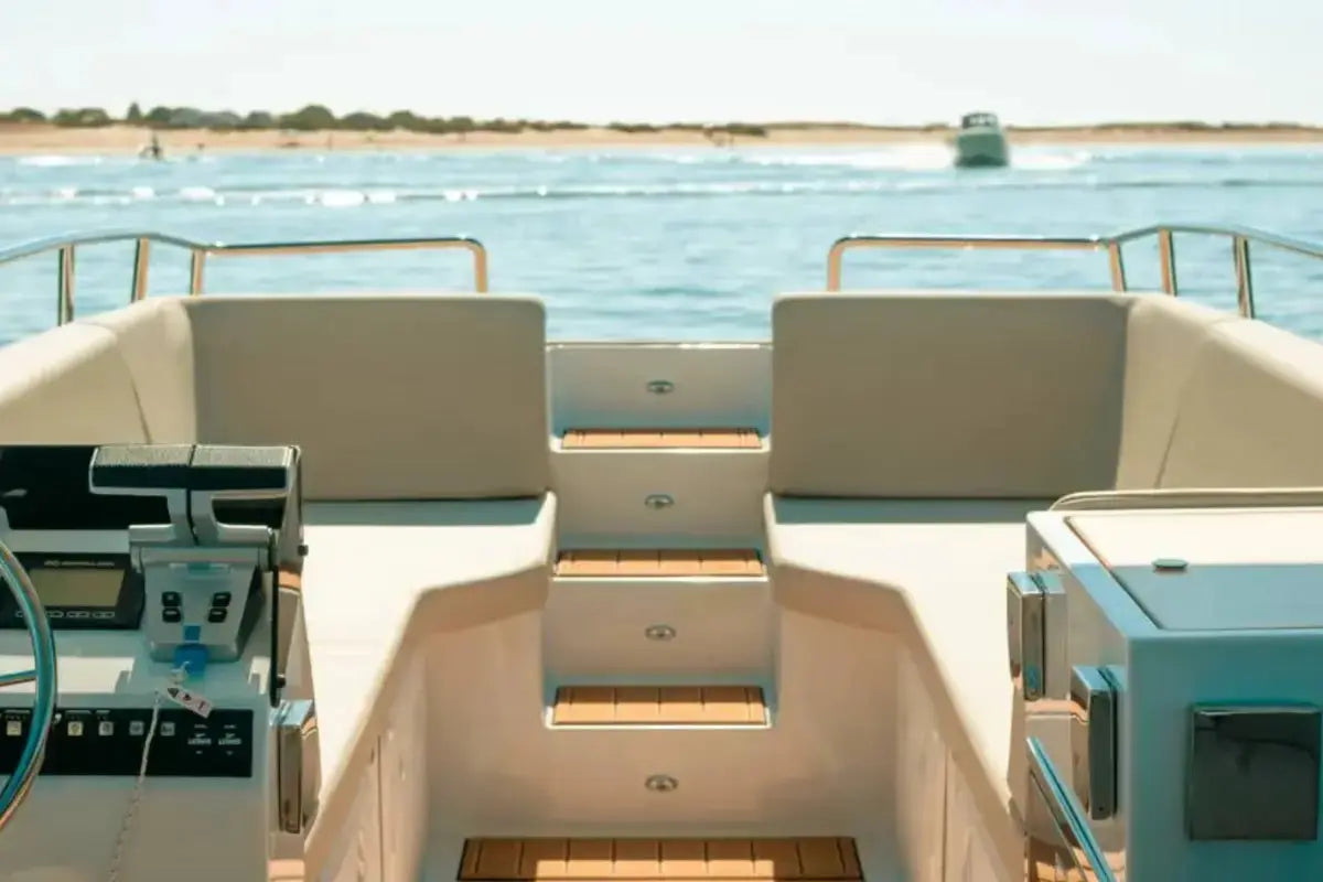 sun_concept_evo_7_cruise_electric_boat_interior