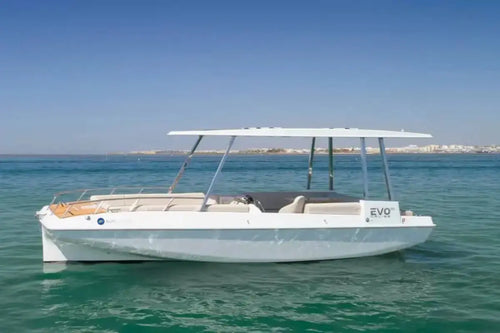 sun_concept_evo_7_cruise_electric_boat_port