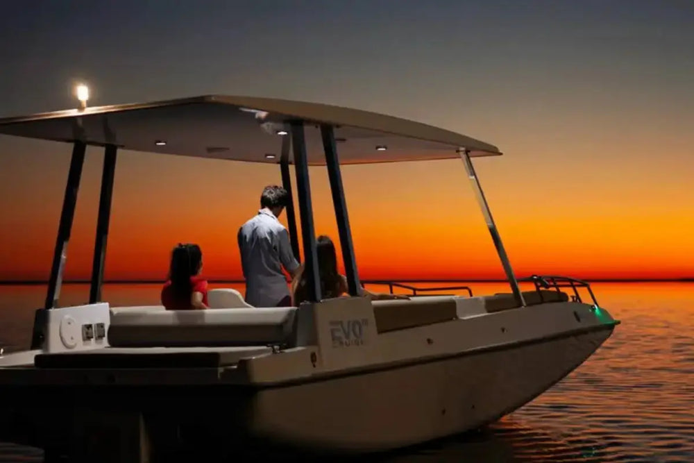 sun_concept_evo_7_cruise_electric_boat_starboard