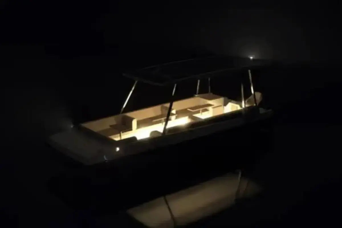 sun_concept_evo_7_lounge_electric_boat_at_night