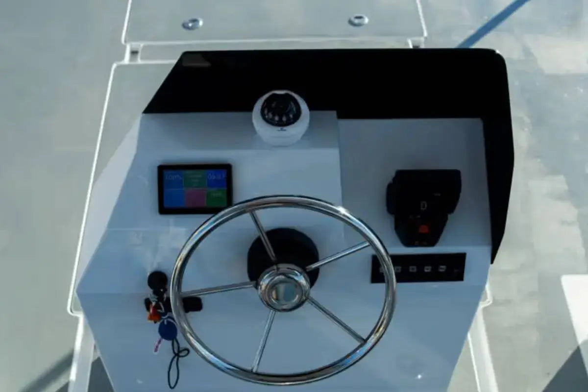 sun_concept_pro_9.0_oyster_electric_boat_helm
