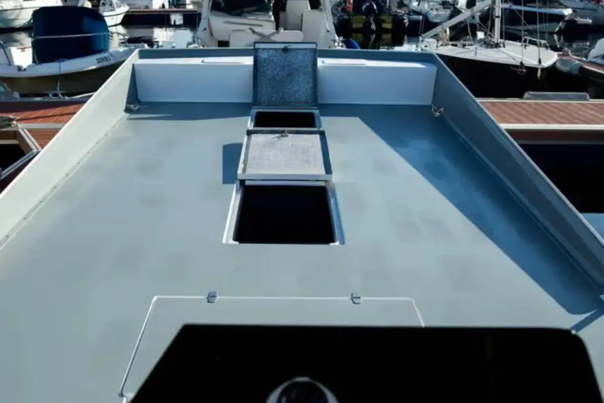 sun_concept_pro_9.0_oyster_electric_boat_interior