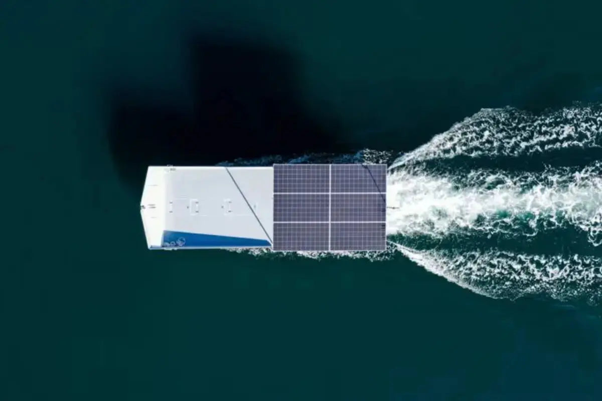 sun_concept_pro_9.0_oyster_electric_boat_solar_panels