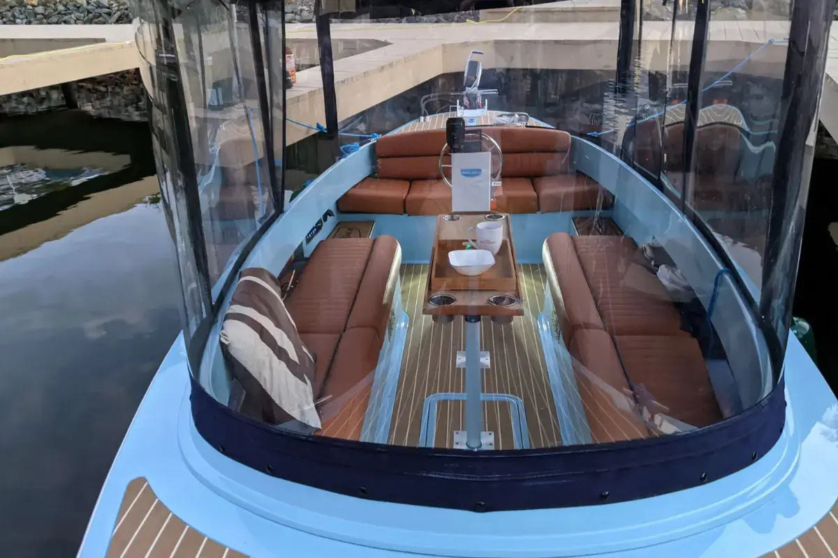 vision_marine_technologies_fantail_217_electric_boat_interior