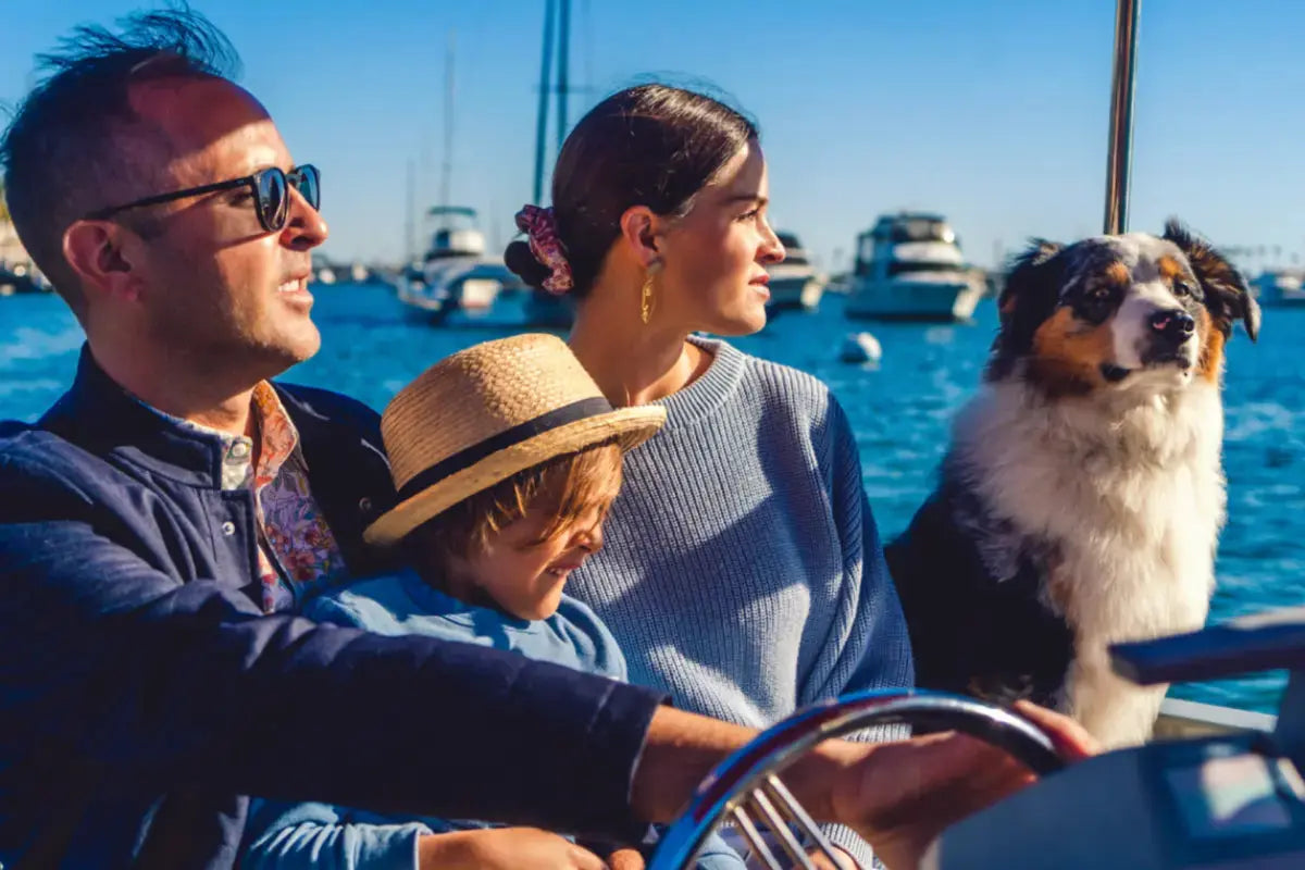 vision_marine_technologies_fantail_217_family_on_boat