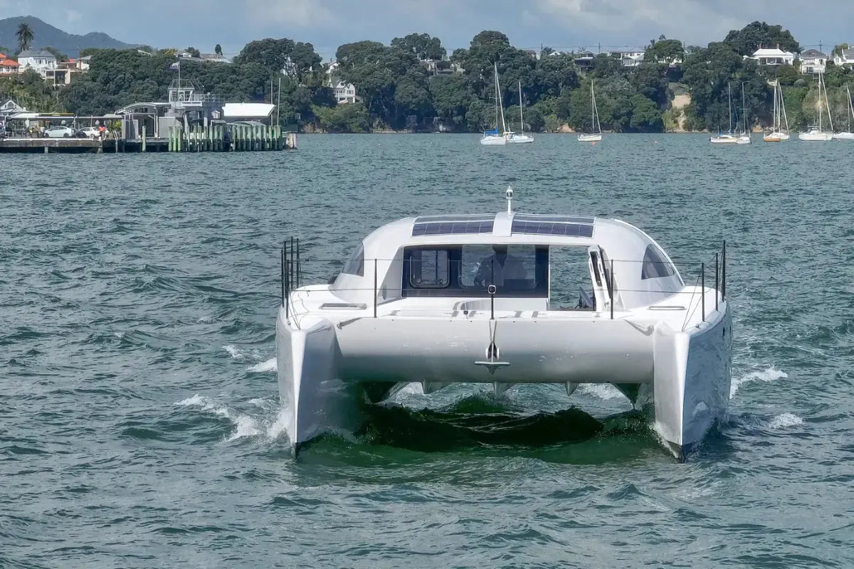 volta_e40_power_catamaran_bow