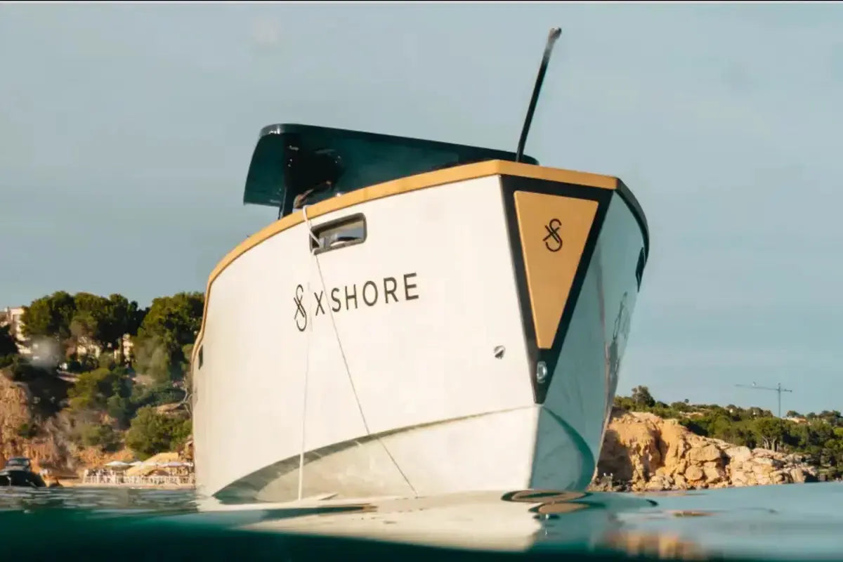 x_shore_eelex_8000_electric_boat_bow