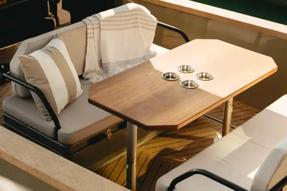 x_shore_eelex_8000_electric_boat_interior