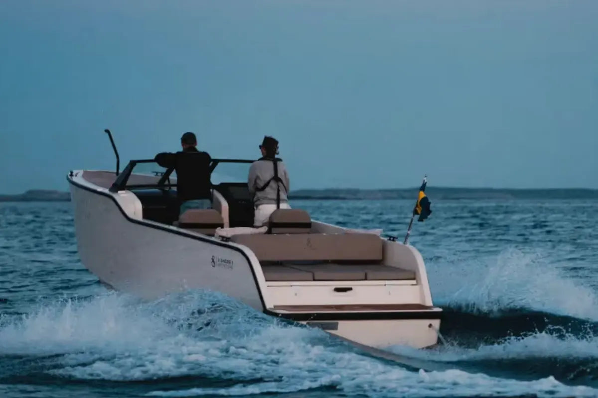 x_shore_x_shore_1_electric_boat