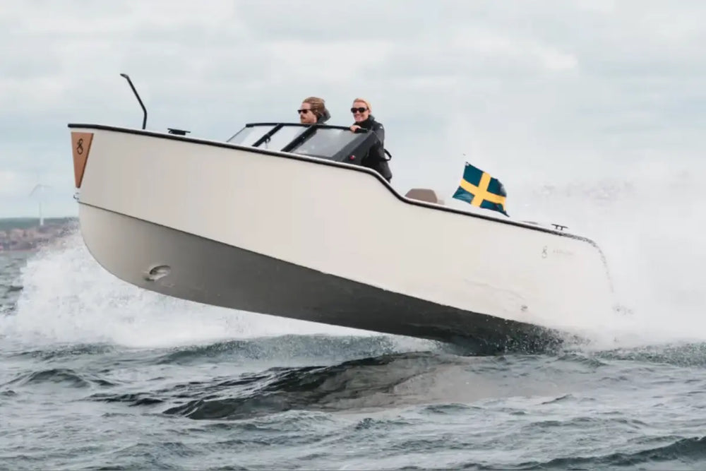x_shore_x_shore_1_electric_boat_high_speeds