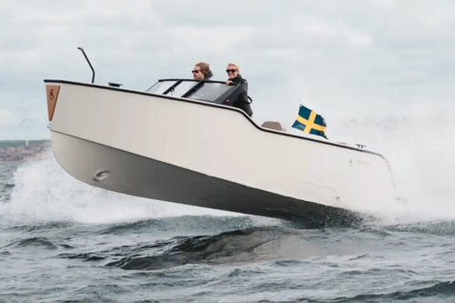 x_shore_x_shore_1_electric_boat_high_speeds
